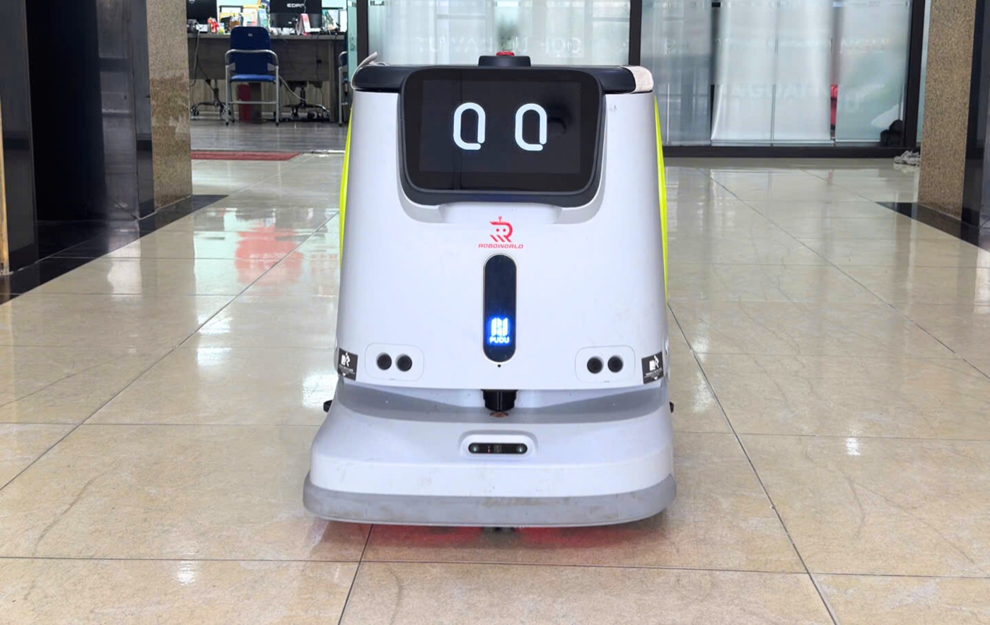 PUDU CC1 10
