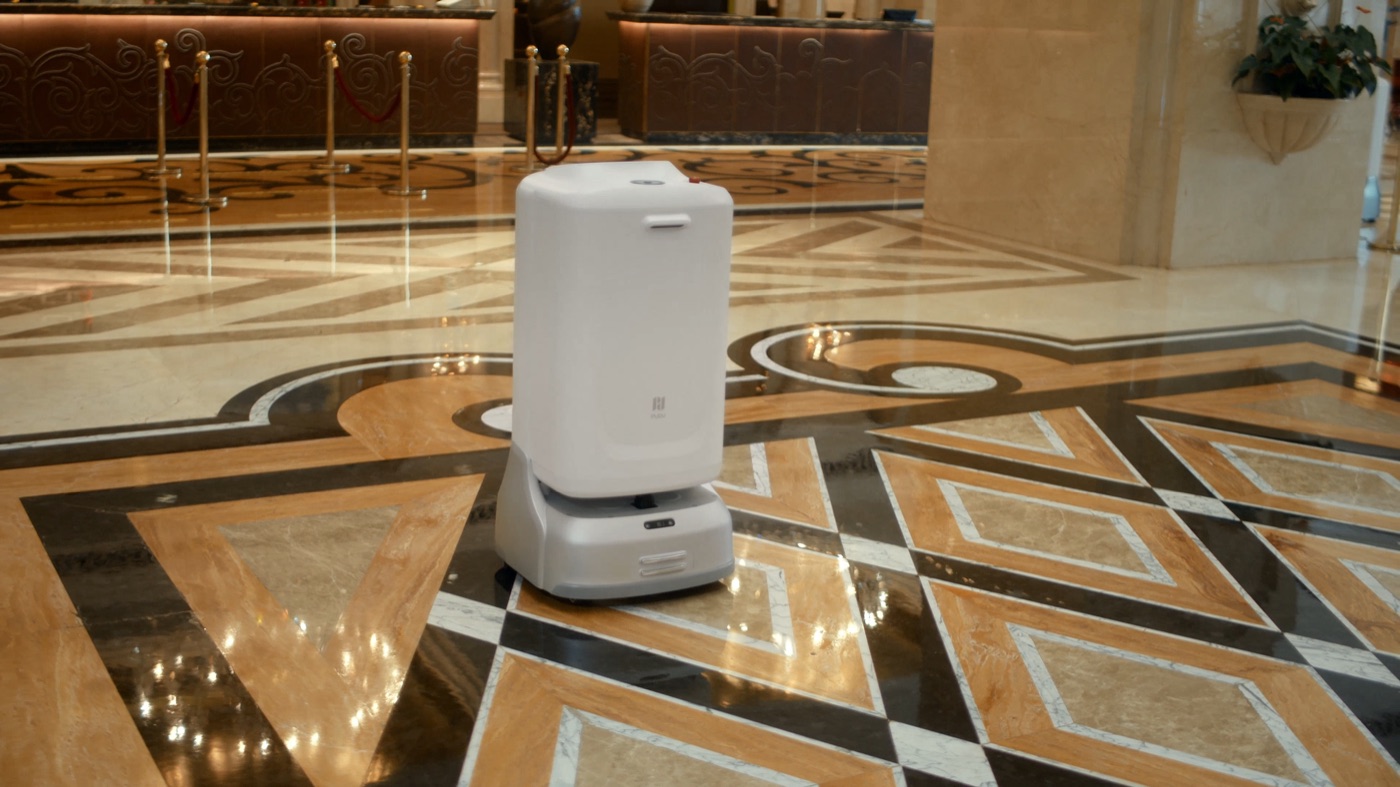 FlashBot Max — Robot giao đồ tận phòng khoang kín, tự đi thang máy: đánh giá