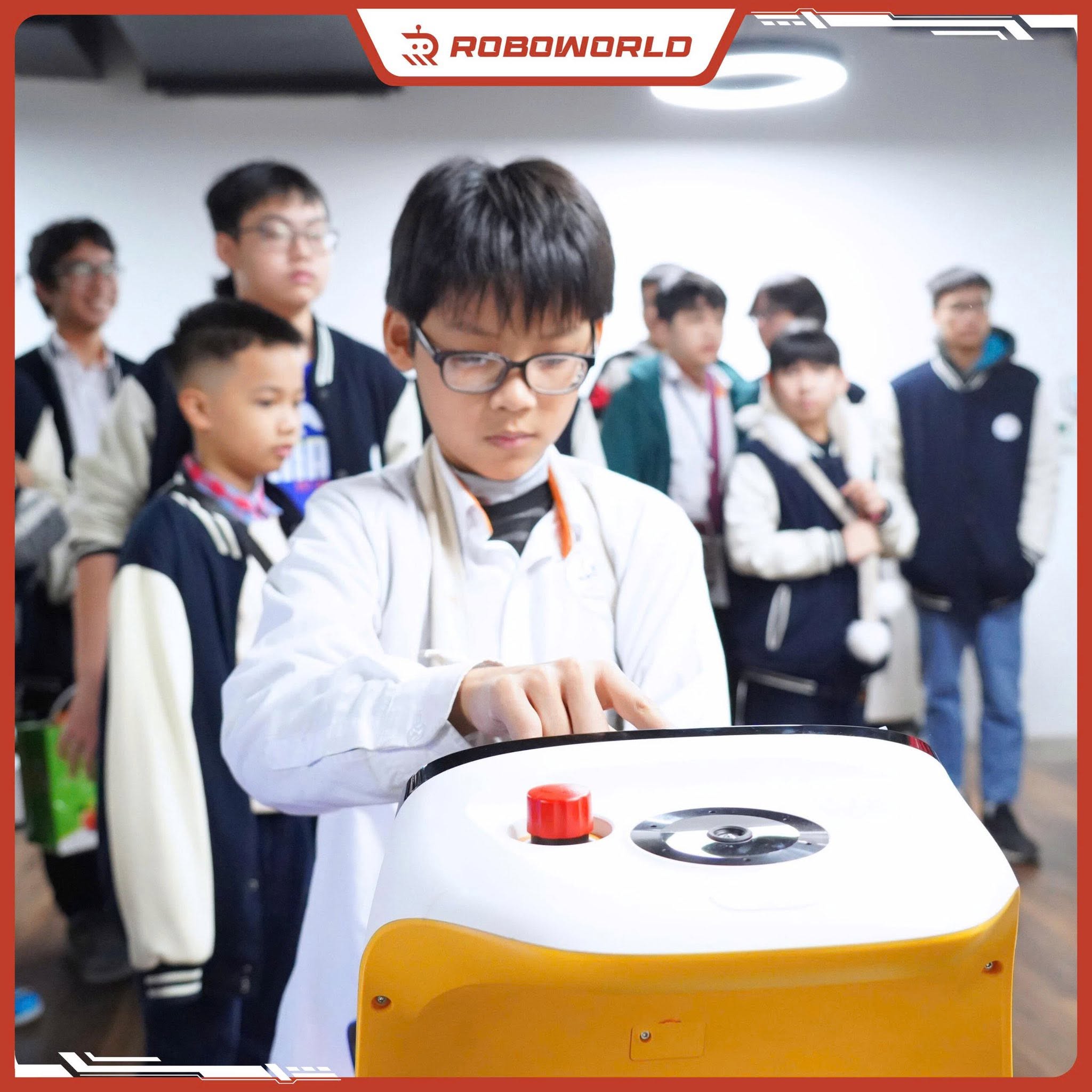 Robot Roboworld tại sự kiện — ảnh 1