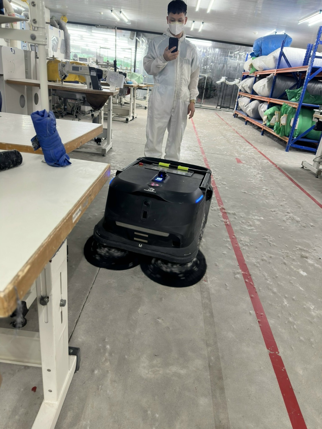 PUDU MT1 — Robot vệ sinh công nghiệp AI 4-trong-1: đánh giá & thông số